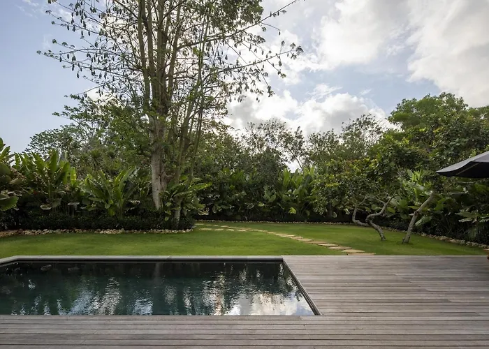 Alam 2 Spacious Yard Private Pool Villa *